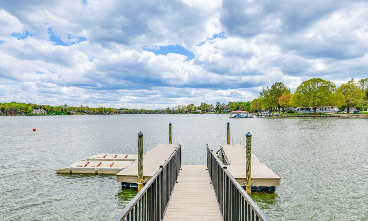Troutman House | Lakefront Troutman Home w/Private Dock & Slip!
