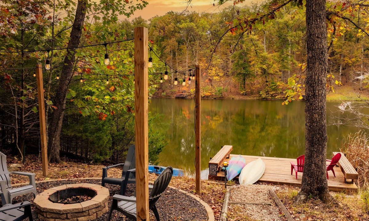 Innsbrook Ski Chalet | Lakefront, updated A-Frame, Hot Tub, Water Toys
