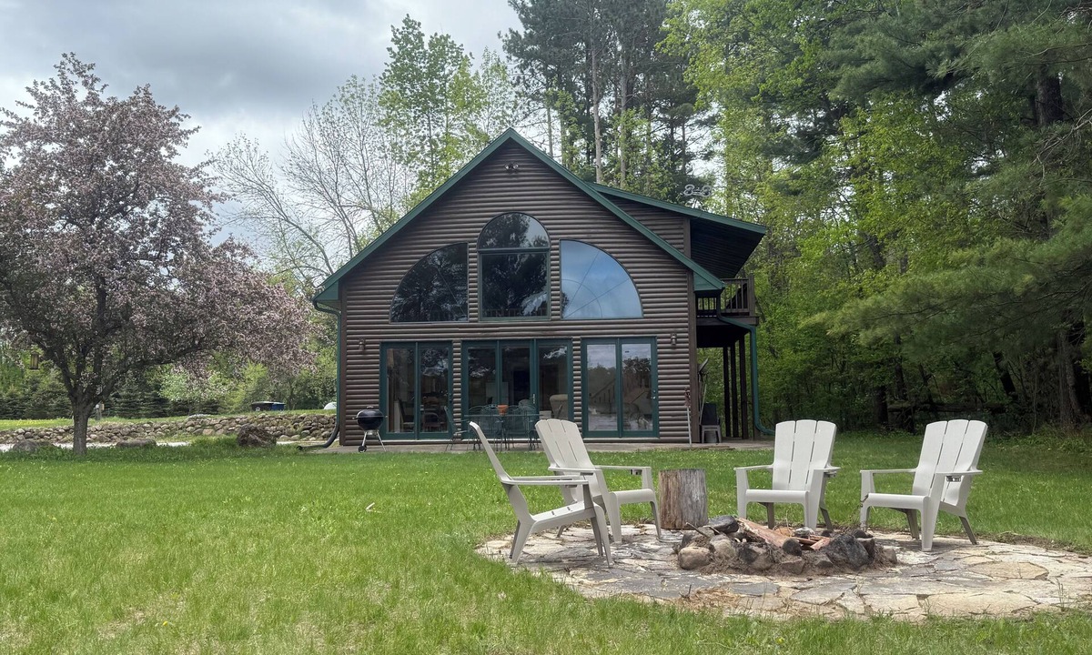 Galloway House | Lakefront Vacation Home