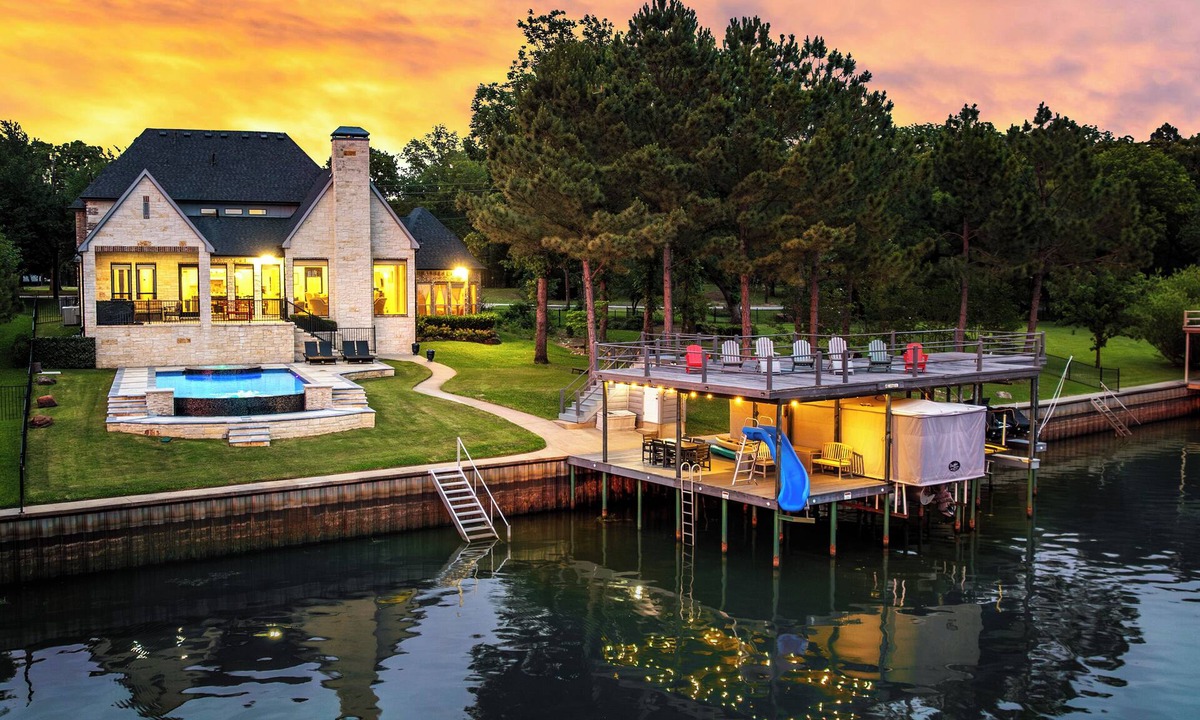 Star Harbor House | Lakefront Villa Infinity Pool + Hot Tub Dock Kayaks 6BR near Dallas