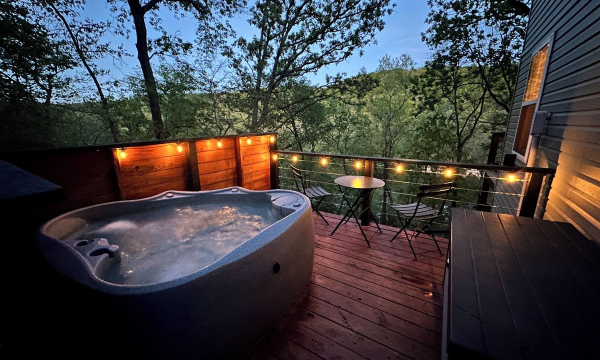 Sylvan Shores House | Lakefront w/hot tub, firepit, BBQ, smoker, kitchen, patios, king bed, 1.5 bath