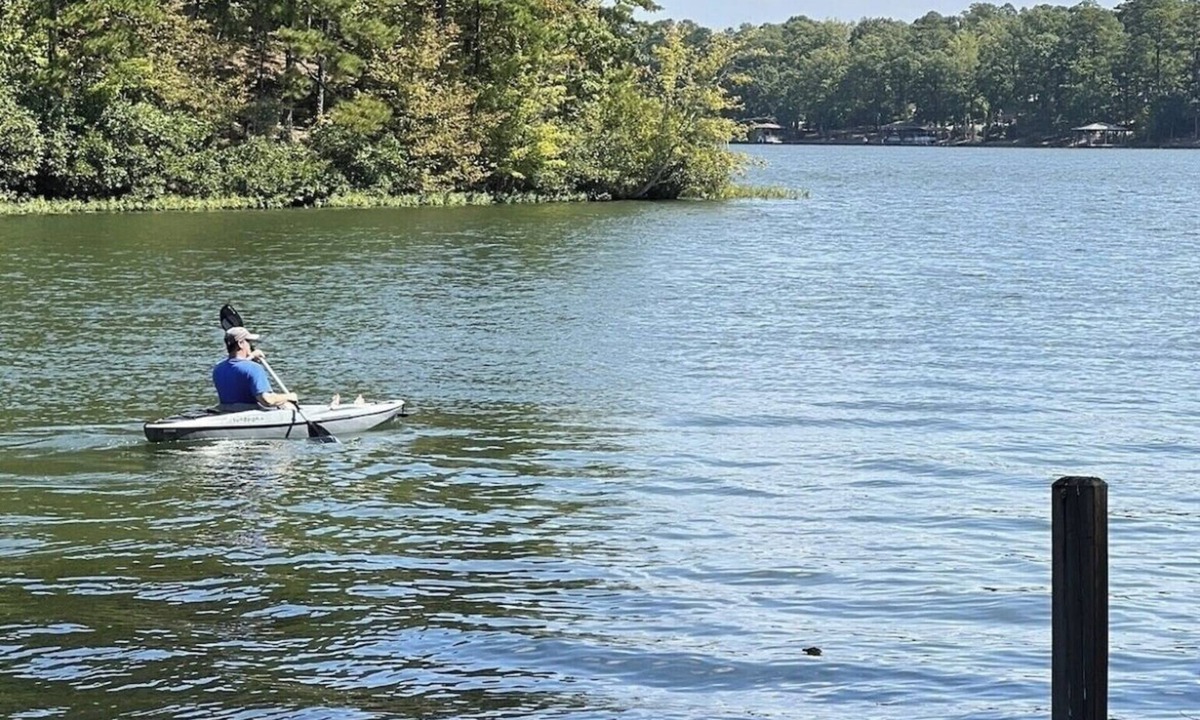 Hot Springs Village House | Lakefront with kayaks and private dock. Pet friendly, nearby dog park