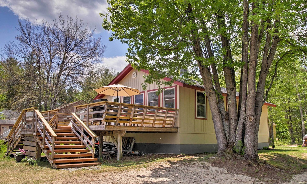 Pine River Pond Cottage | Lakefront Wakefield Cottage w/ Deck & Water Views!