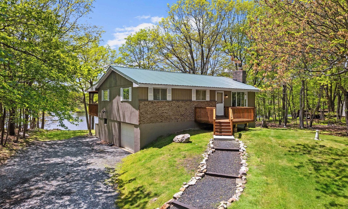 Long Pond House | Lakefront with Hot Tub! Mins2 Camelback Ski Resort