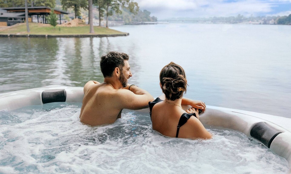 Mid America House | LakeFront with Pool! HotTub! Game Room! Sleeps 20+nn