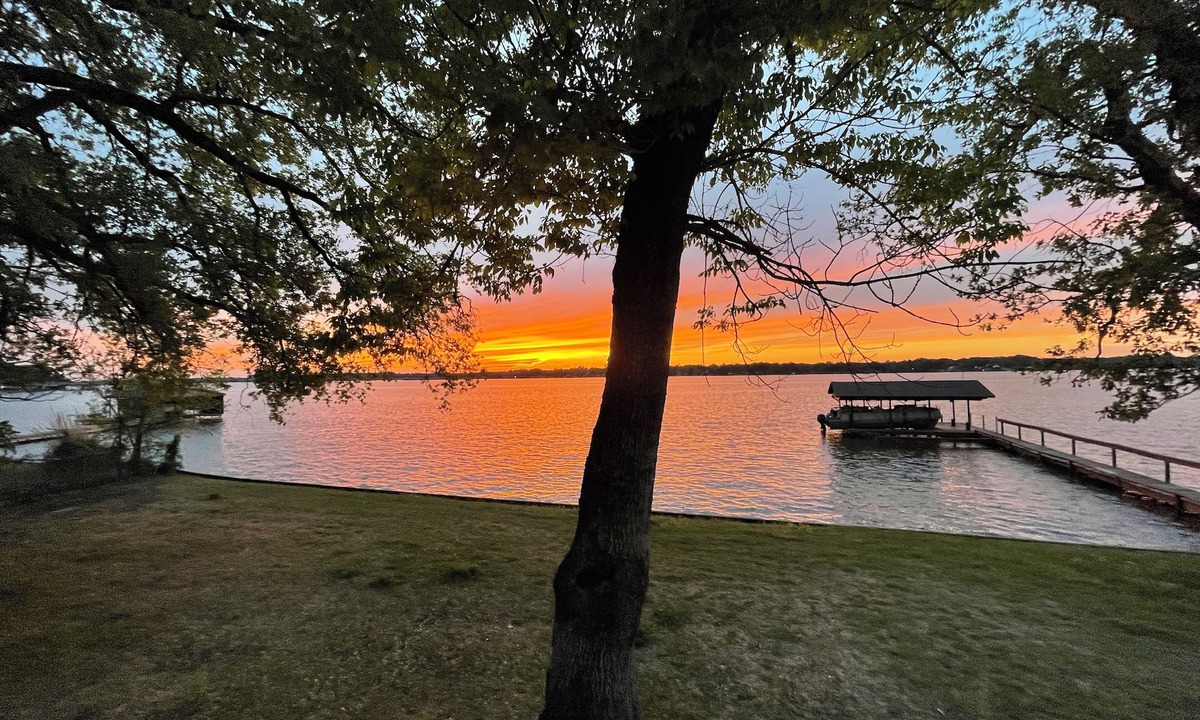 Log Cabin House | Lakefront with Private Dock & Sandy Shore