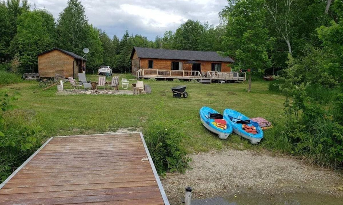 Messines Ski Chalet | Lakefront Wooden Cabin 1.5 hours from Ottawa