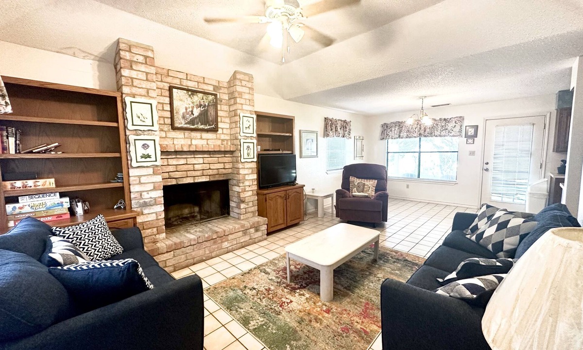 Dinero House | Lakehouse at Lake Corpus Christi with pier