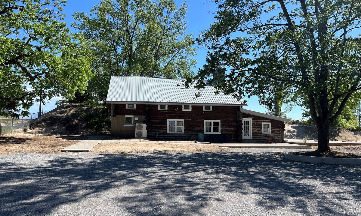 Sherkston Cottage | Lakehouse Chalet by the Beach!