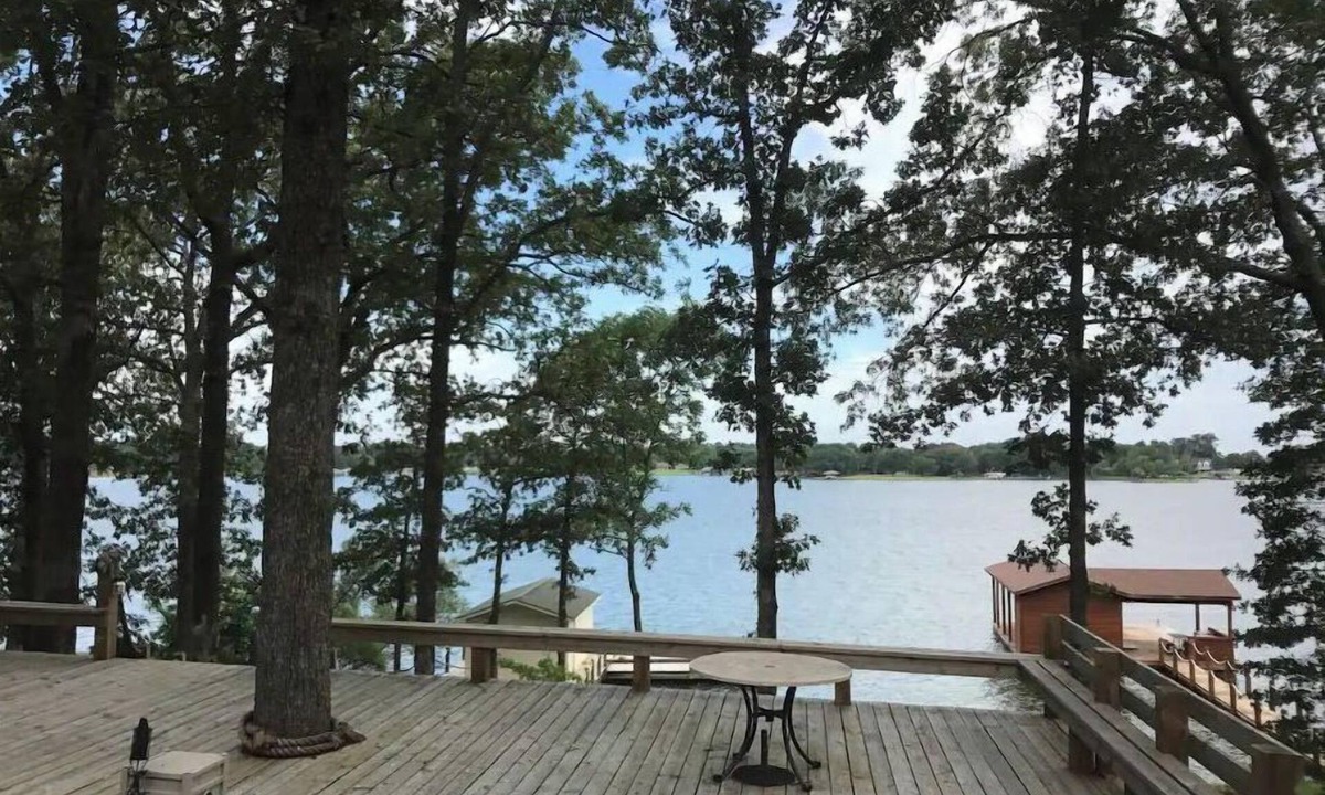 Dogwood House | Lakehouse Getaway!