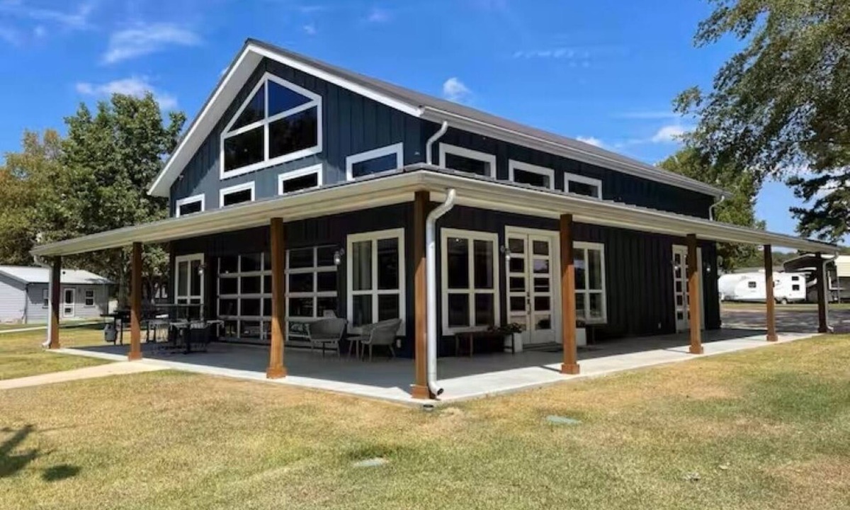 Mount Pleasant House | Lakehouse on Lake Bob Sandlin