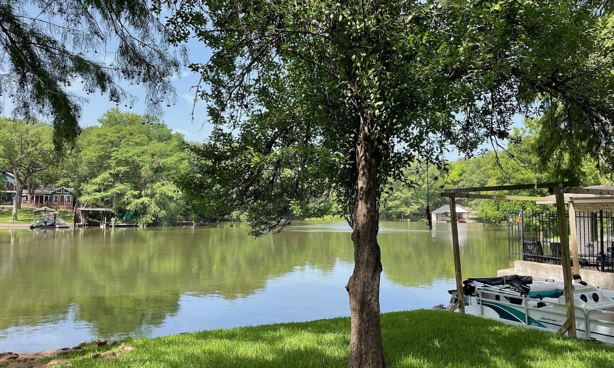 Green Park House | Lakehouse on Lake Austin! Gorgeous Views! NEW hot/cold tub on patio deck!