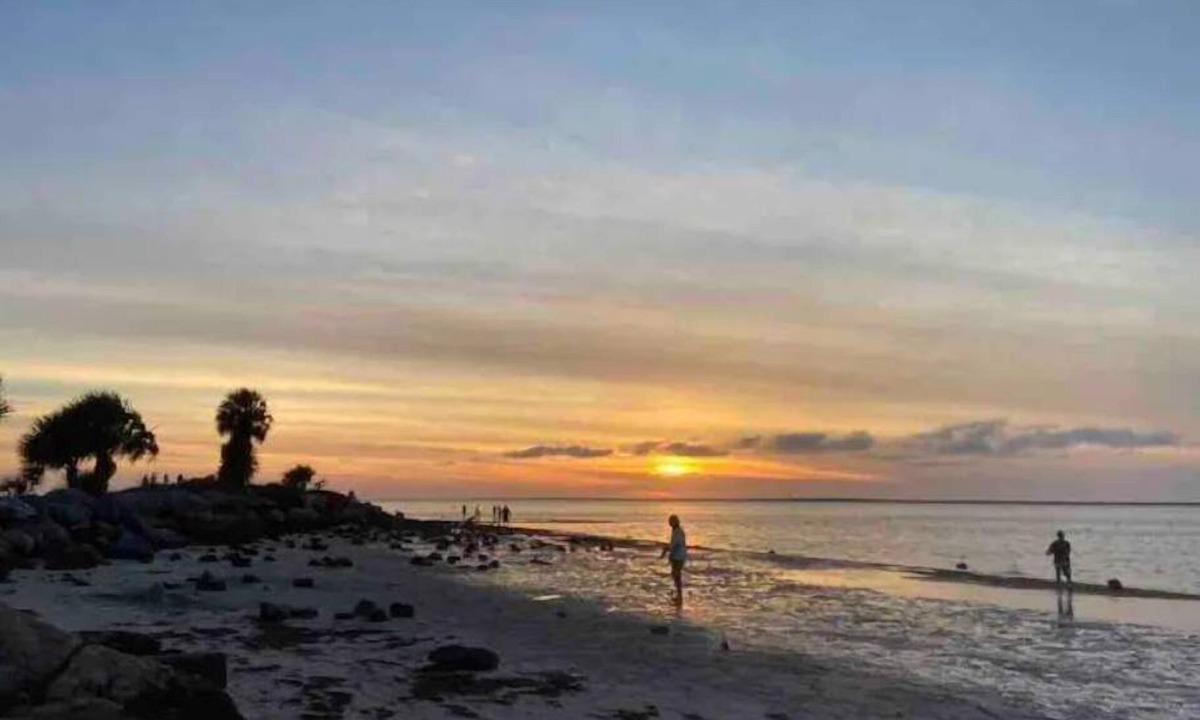 Tarpon Springs House | LAKEHOUSE RETREAT with pool & spa