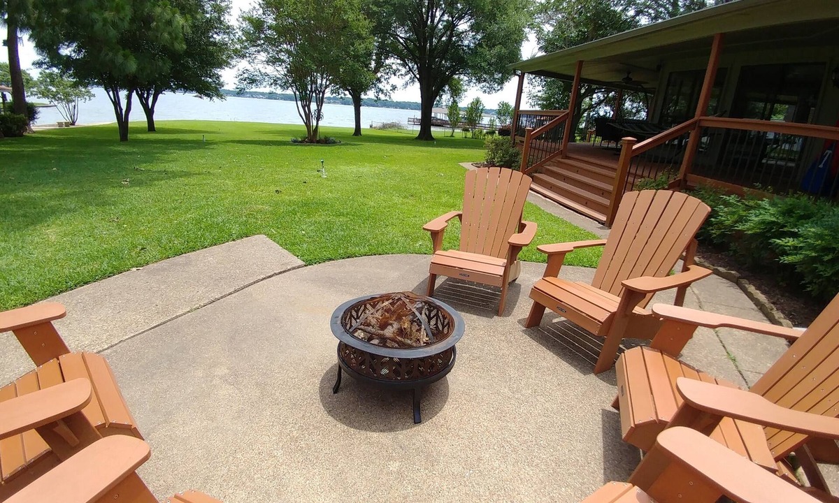 Mabank House | Lakehouse Retreat With 140' Open Water & Amazing Views - Sleeps 12