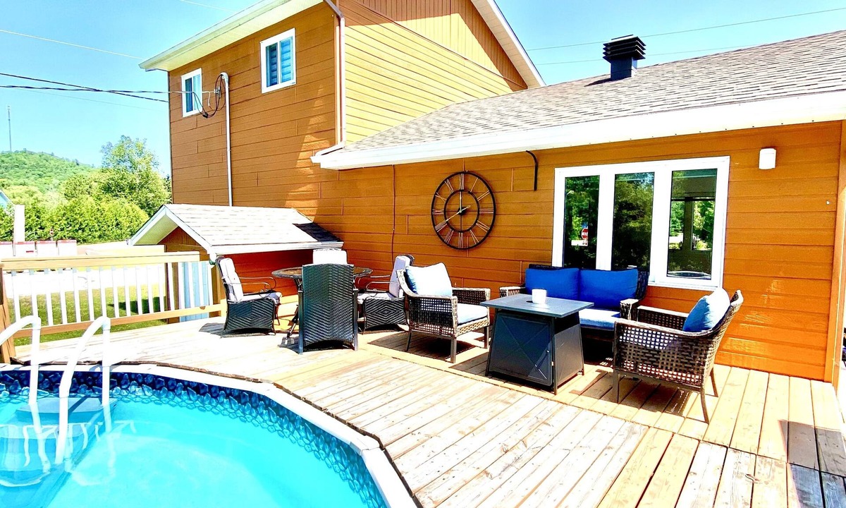 Val-des-Bois House | Lakehouse w/stunning views and a swimming pool‼️