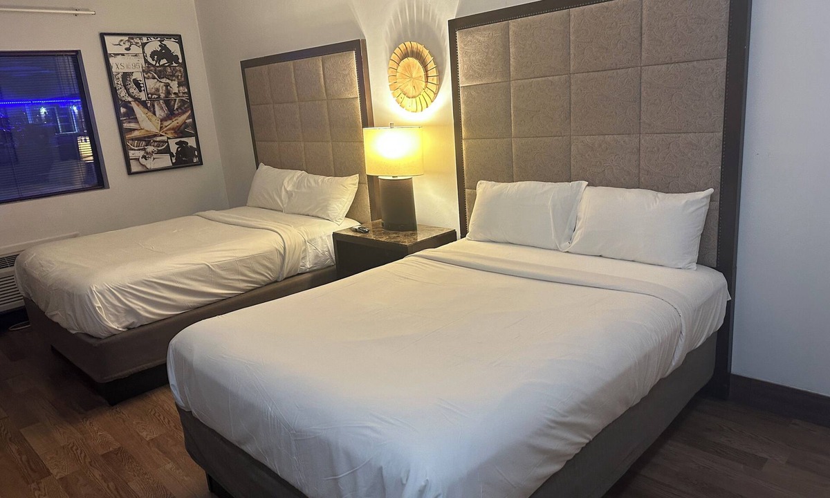 Westlake Corner Hotel | Lakeinn