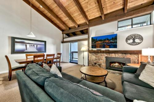 South Lake Tahoe House | Lakeland Village #433 Resort fun walk to Beach Hot Tub Pools