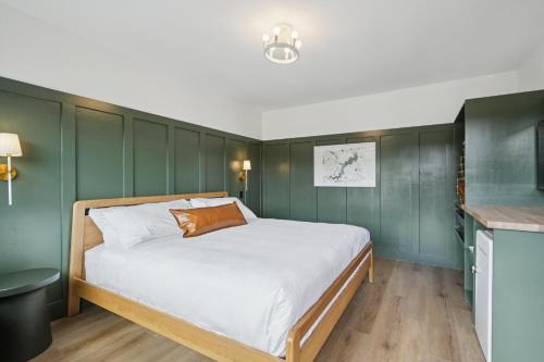 Lakeville Hotel | Lakelyn Lodge