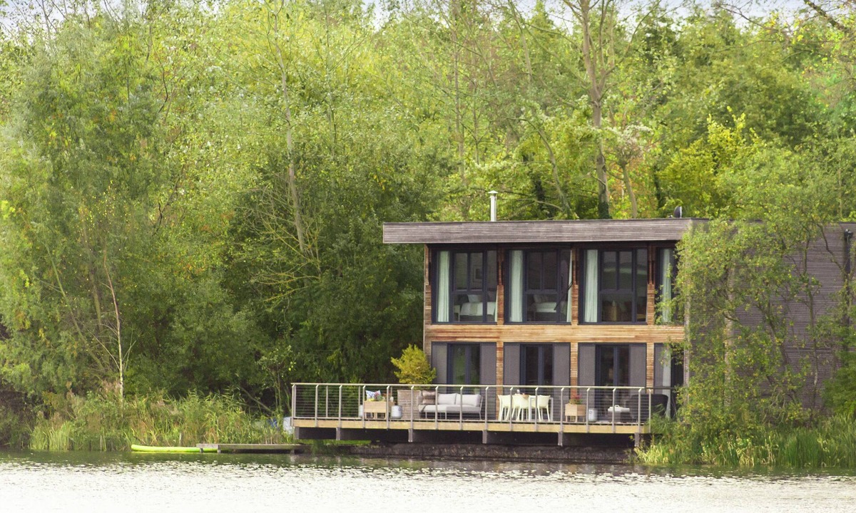 Lechlade House | Lakes by Yoo, shared indoor pool, Wifi, 8 adults +2 kids (1 up to 5yrs) +infants