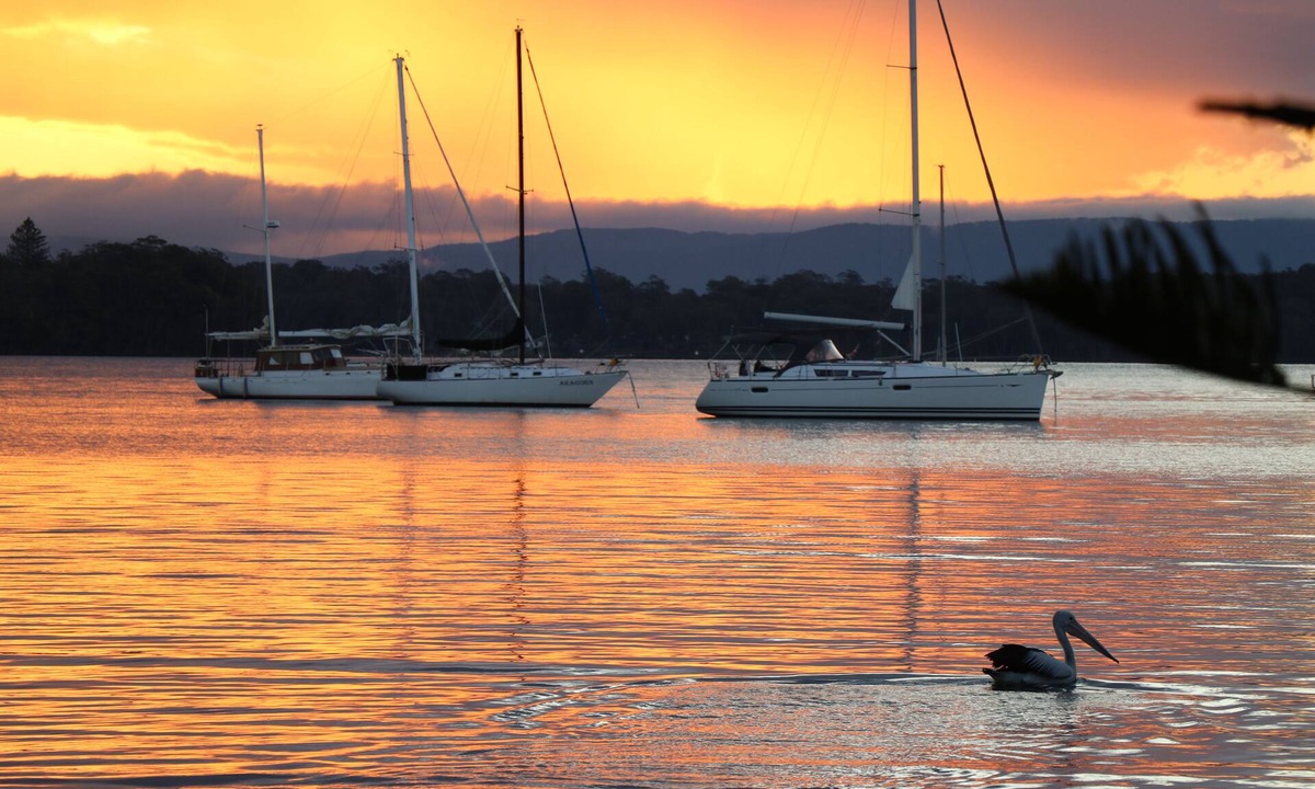 Nords Wharf Cottage | Lakes Edge Cottage - Self Contained