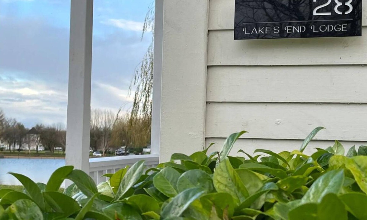 South Cerney Cabin | Lake’s End Lodge.