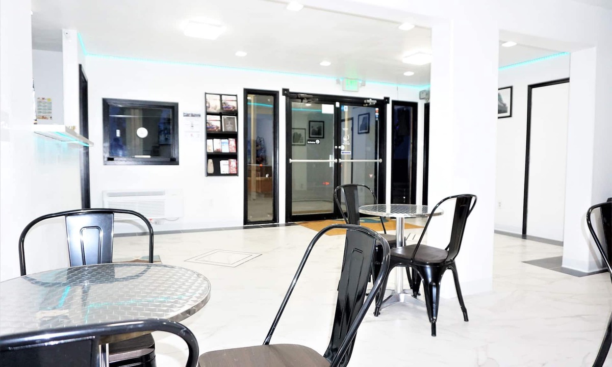 Warsaw Hotel | Lakes Inn