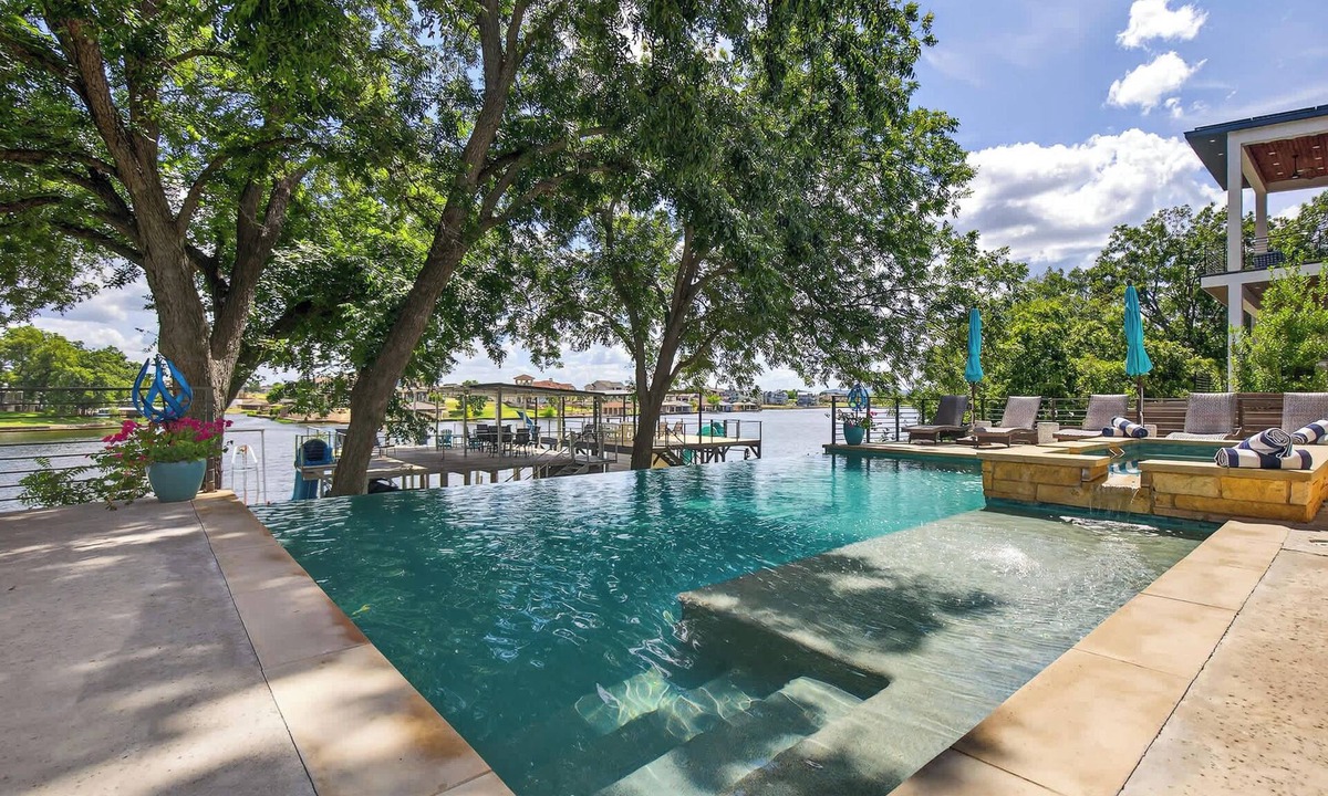 Kingsland House | Lakeshore Landing | Concierge Services