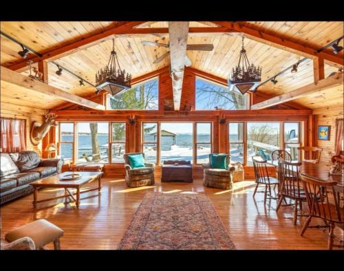 Blossvale House | Lakeshore lodge