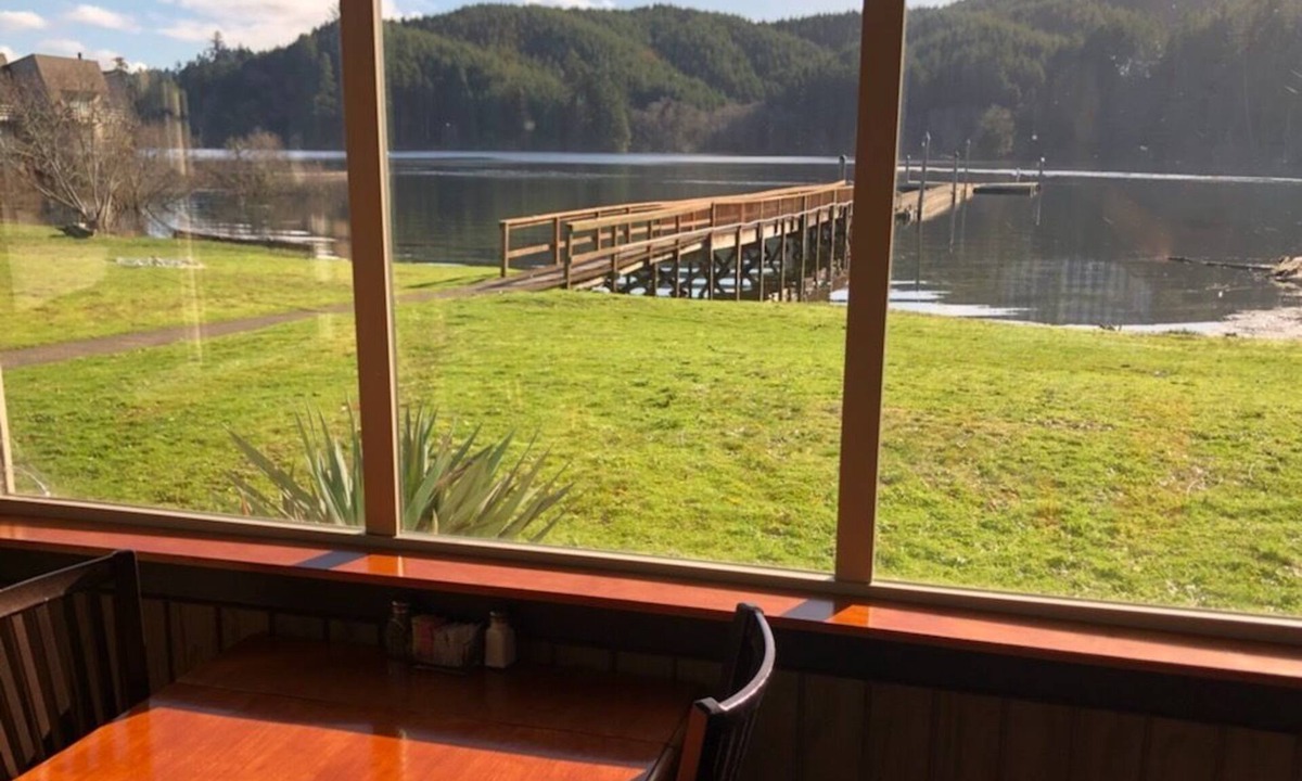 Lakeside Hotel | Lakeshore Lodge