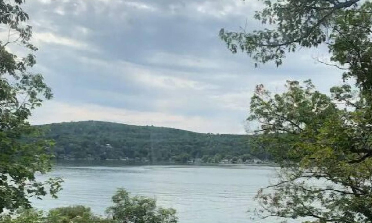 Sterling Forest Apartment | Lakeshore Retreat