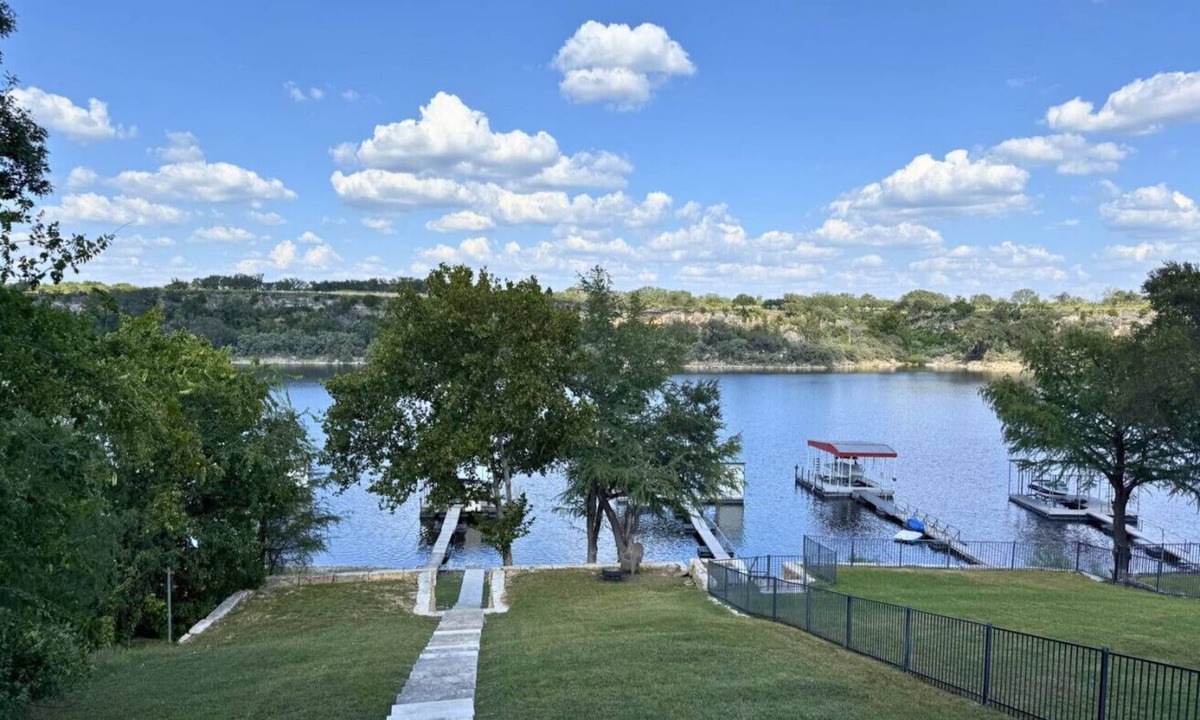 Spicewood House | Lakeshore Splendor- Lakefront + Dock!