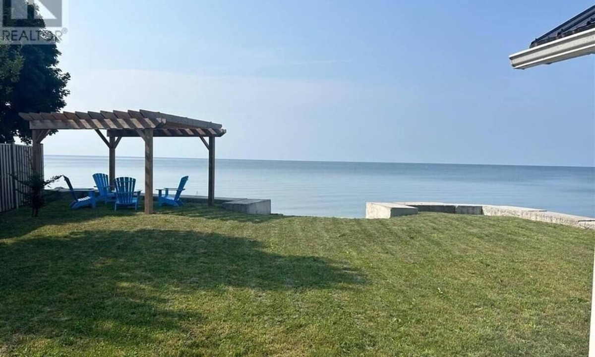 Hamilton House | Lakeshore Villa