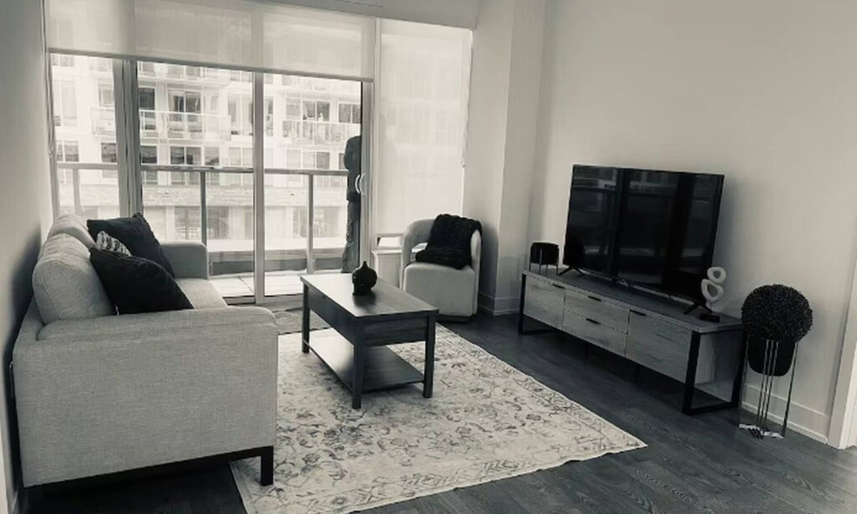 Innisfil Condo | Lakeside 2 BR New Condo at Friday Harbour | 1hr from GTA
