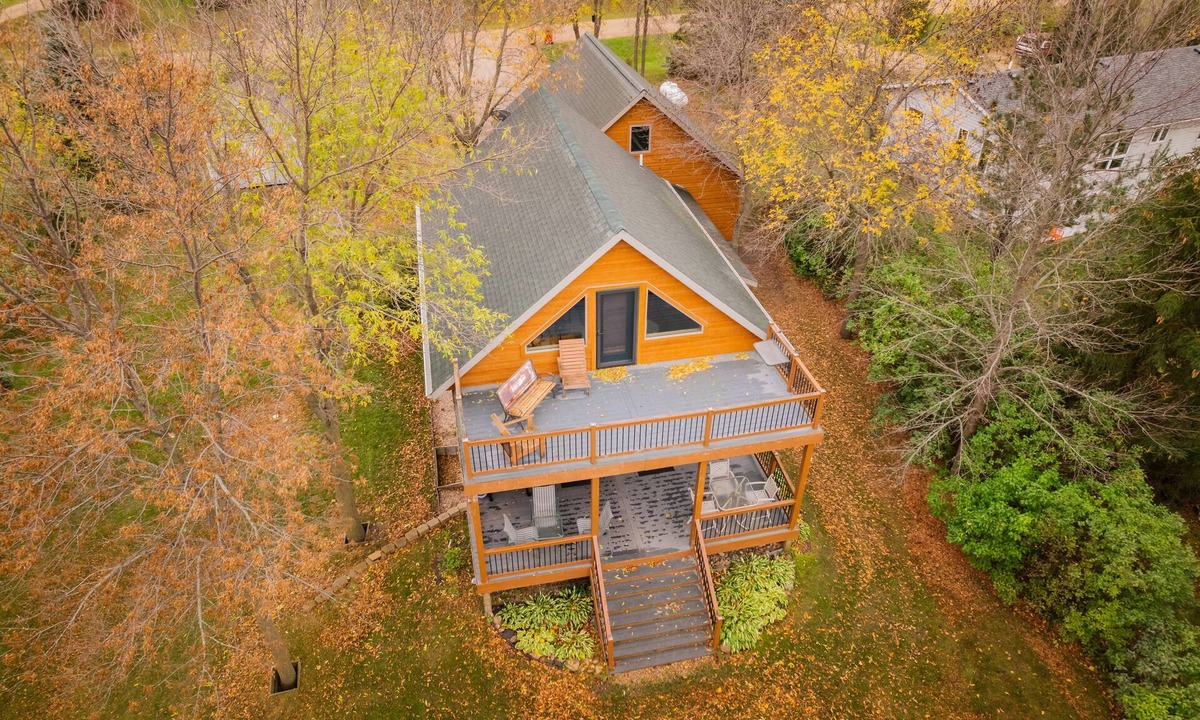 Parkers Prairie Ski Chalet | Lakeside 3-bdrm chalet cabin near Alexandria - minutes from Carlos Creek Winery!