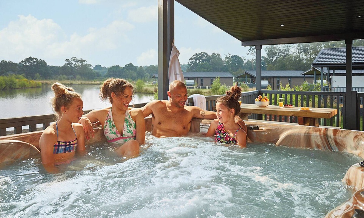 Woodhall Spa Ski Chalet | Lakeside 3 Pet Friendly