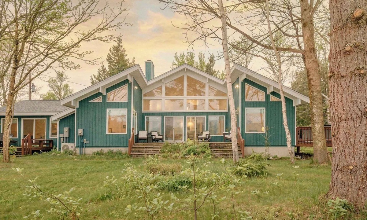 Becket House | Lakeside 5-BR Home in Idyllic Berkshires