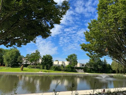 Lognes Apartment | Lakeside Apt 5BR 110m2 14 guests 15min Disney
