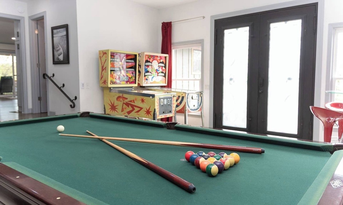 Lost Bridge Village House | Lakeside Arcade! Hot Tub, GAMES, roaming deer