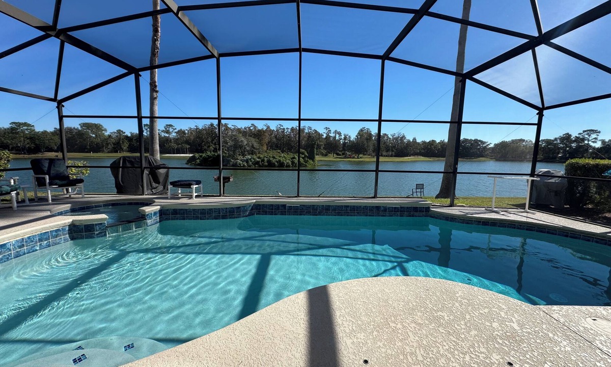Lake Berkley House | Lakeside at Lake Berkley close to Disney