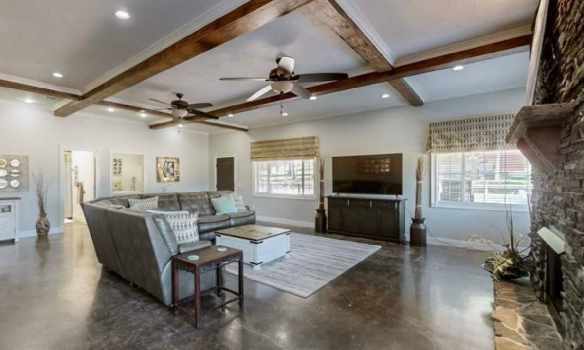 Buchanan House | Lakeside Barndominium in Charming Buchanan