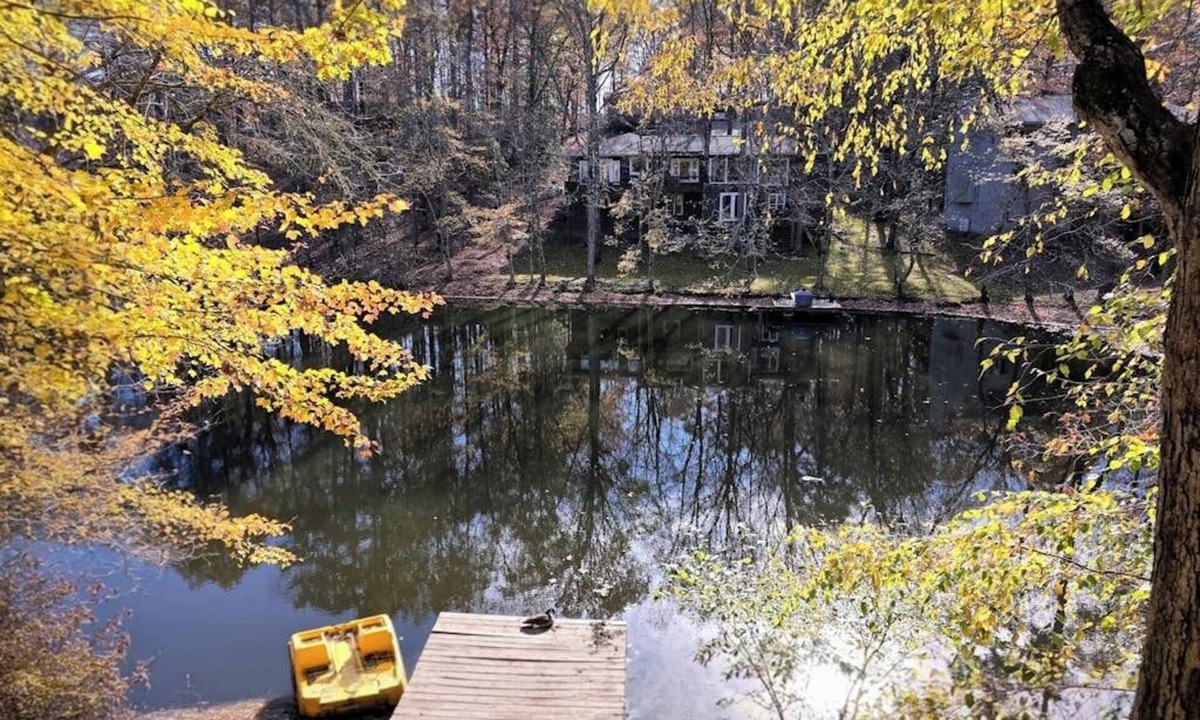 Hot Springs Village House | Lakeside Bliss: Golf, Lakefront, Deck, Pets OK