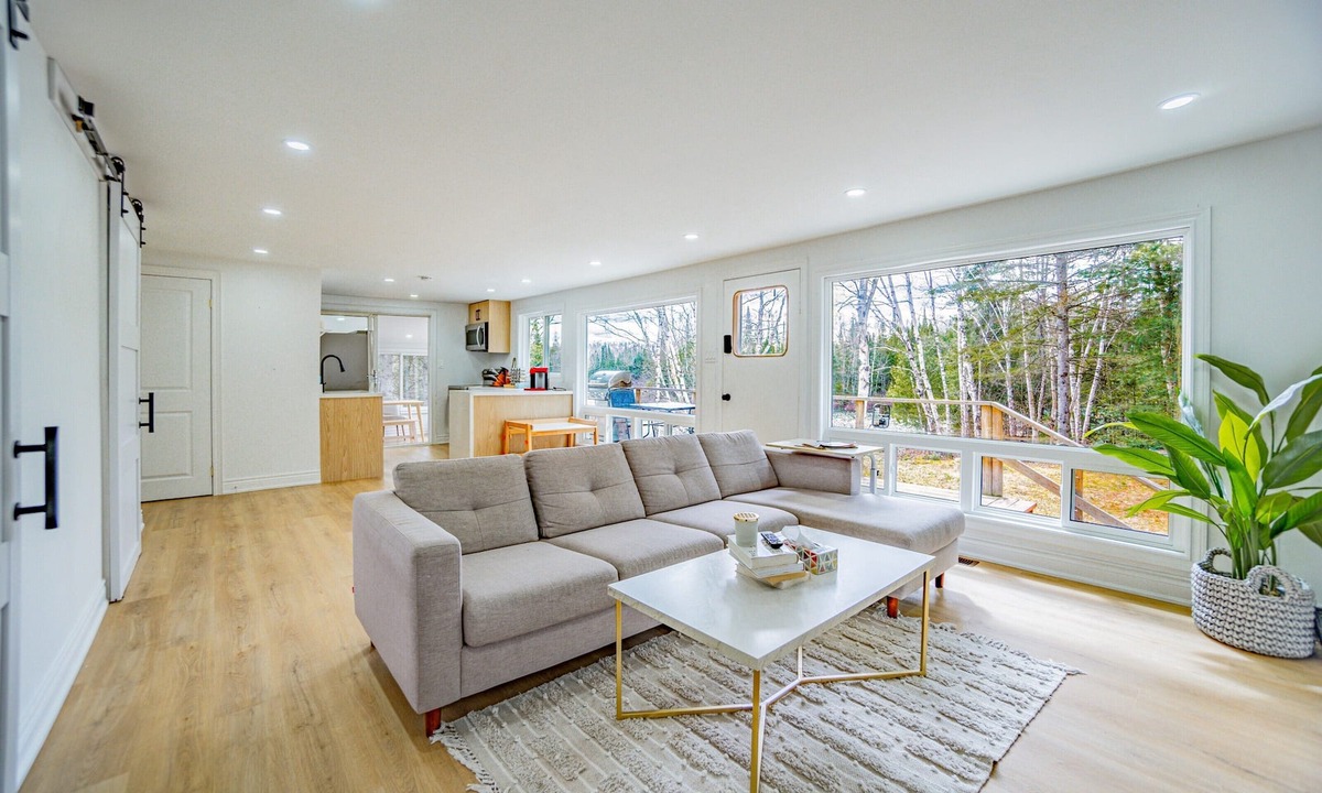 Novar Cottage | Lakeside Bliss in Prime Muskoka!