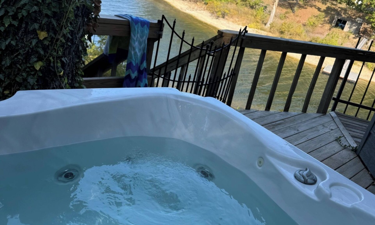 Tia Juana Cottage | Lakeside, Boat Dock and Hot Tub with this small quaint cottage.