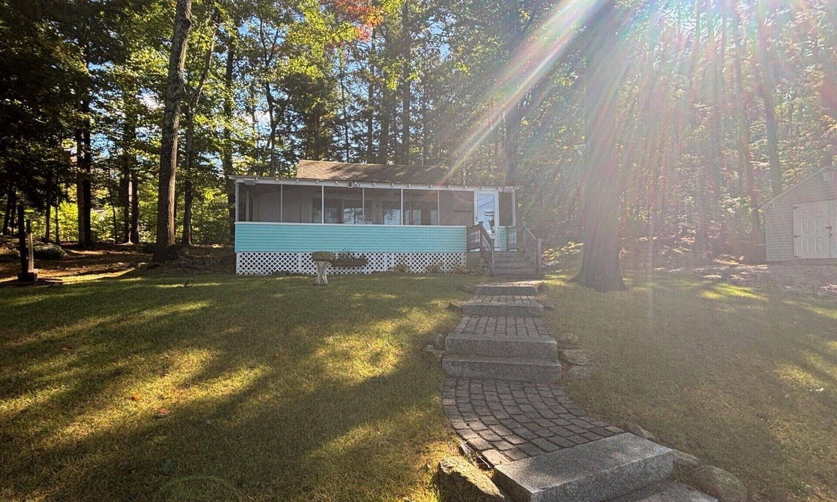 Franklin Cabin | Lakeside Bungalow with Sandy Beach!