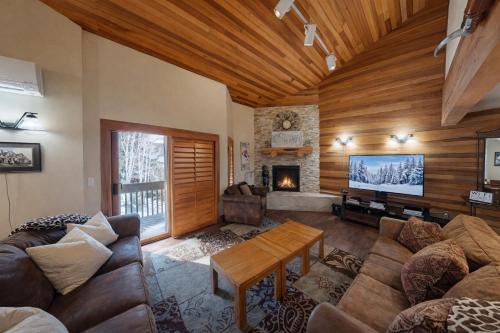 Deer Valley Apartment | Lakeside Cabin 1687 home