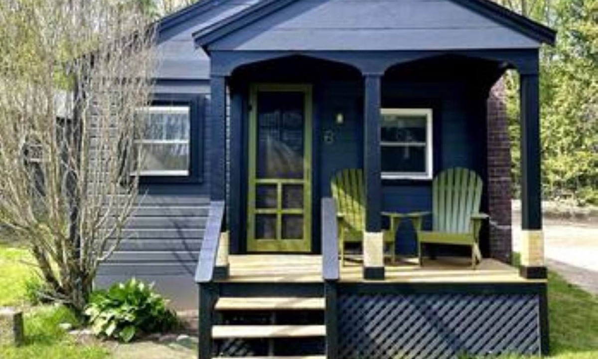 Holderness Cottage | Lakeside Cabin 6 with Kitchen