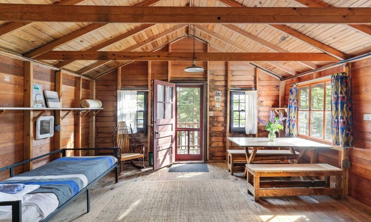 Bremen Cabin | Lakeside Cabin Stay