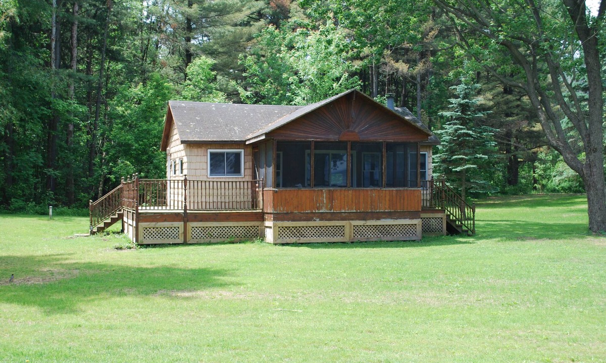 Chazy Cabin | Lakeside Cabin
