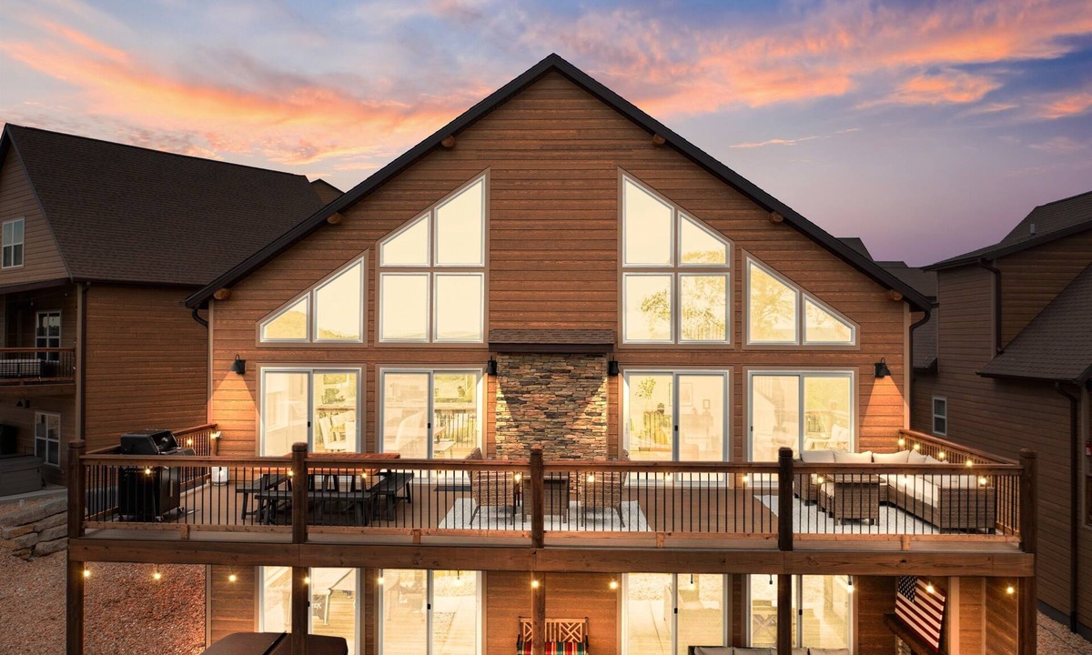 Kimberling City House | Lakeside Cabin w/Private Hot Tub + Game Room