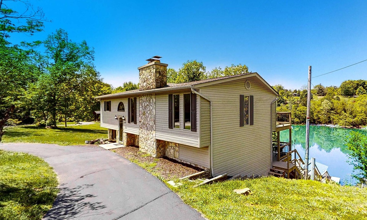 Rock Harbor Cabin | Lakeside Cabin W Private Covered Dock & Party Pad